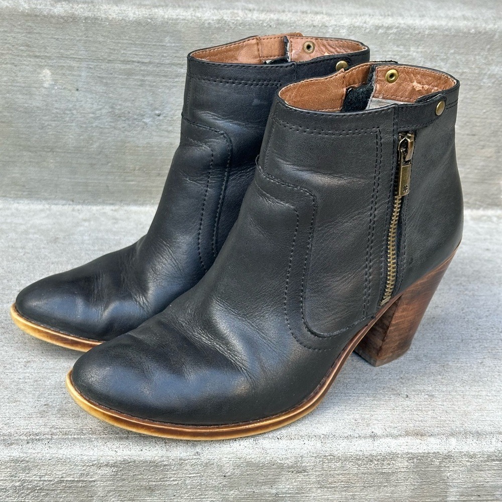 Lucky Brand Dual Zip Black Leather Ankle Booties Size 7.5/8 - Picture 3 of 9